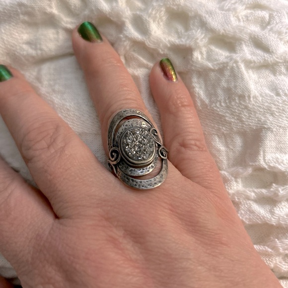 Drusy Quartz Sterling Statement Ring Size 9 Made In Israel. Hammered swirls - Picture 3 of 13